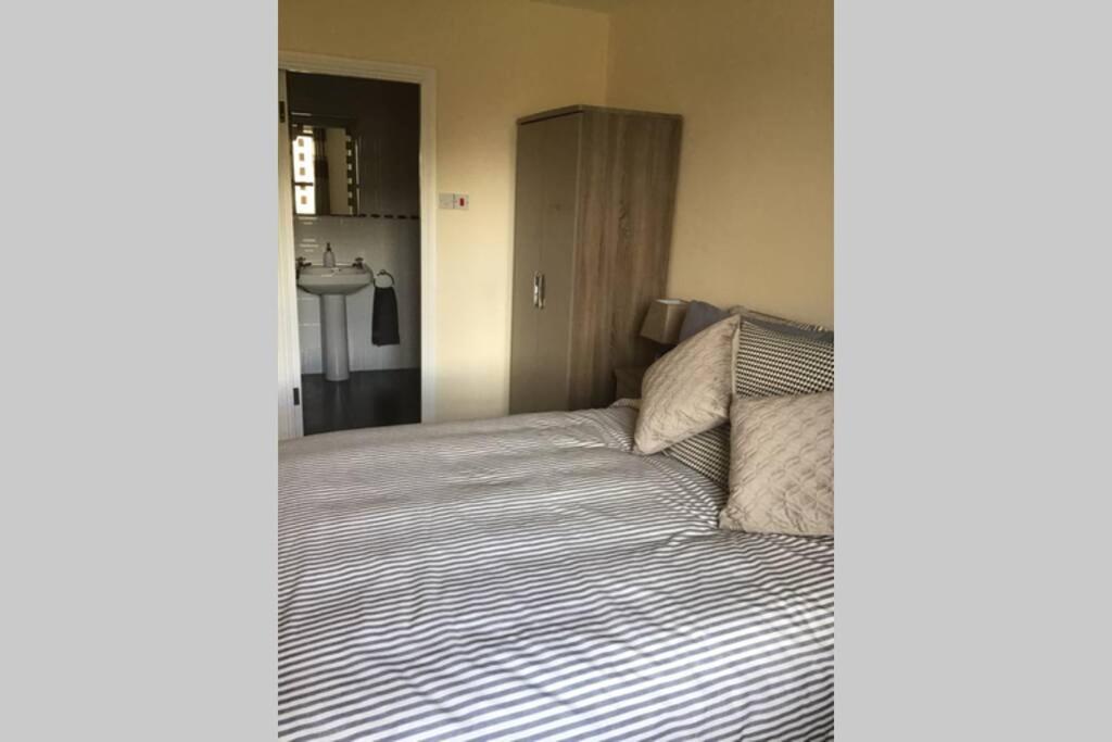 Waterfront Apartment Completely Refurbished ويستبورت المظهر الخارجي الصورة